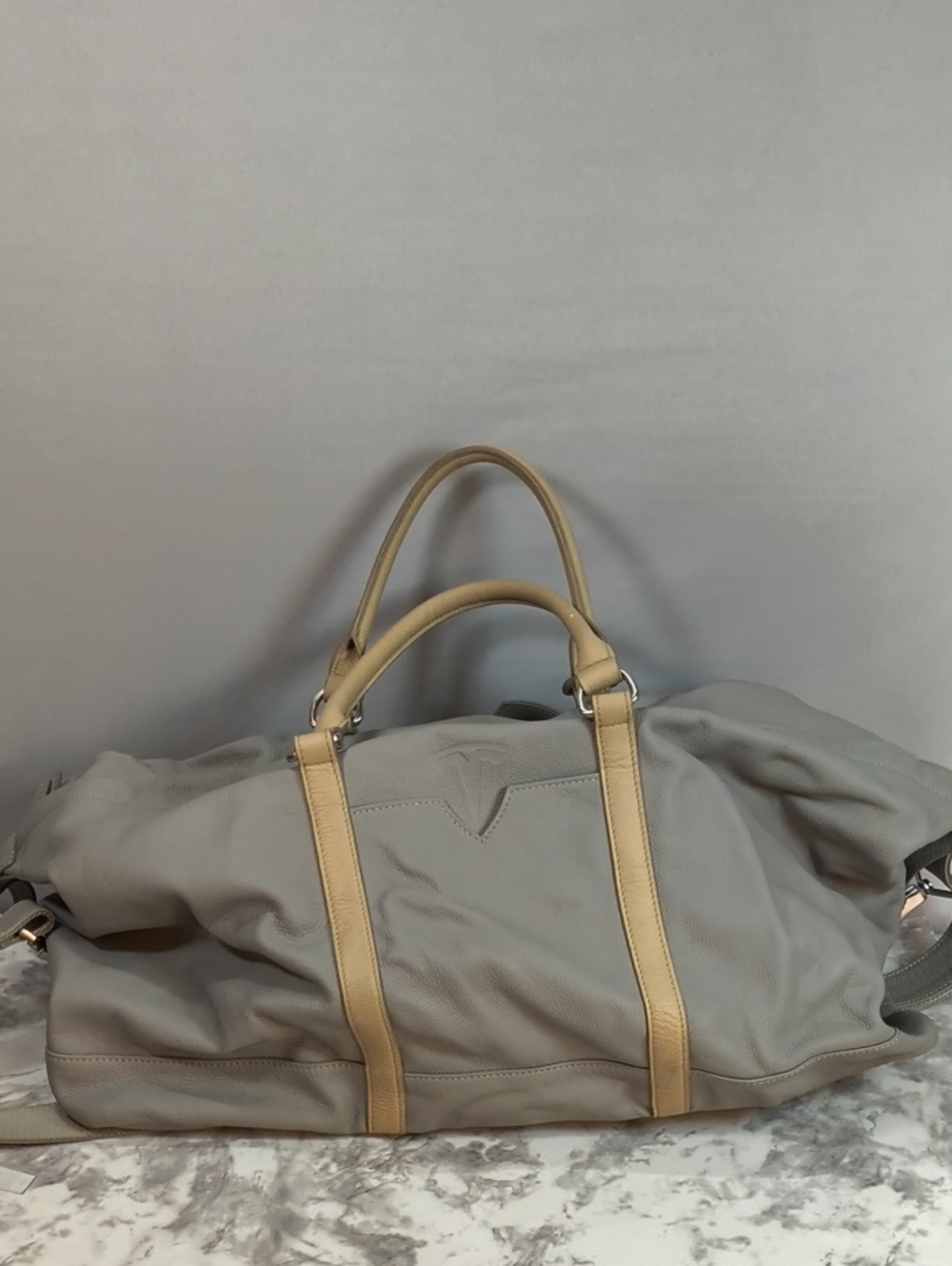 Tesla Moab Weekender Bag Leather light gray and tan